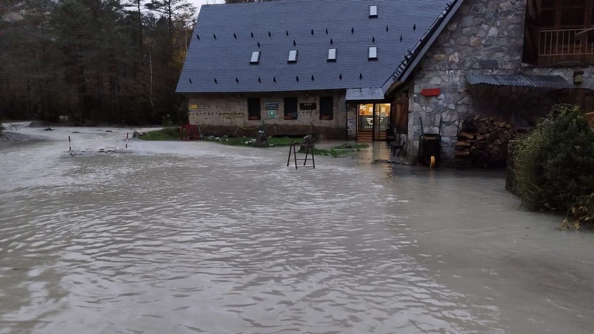 Vídeo | Las fuertes lluvias inundan el refugio de Pineta