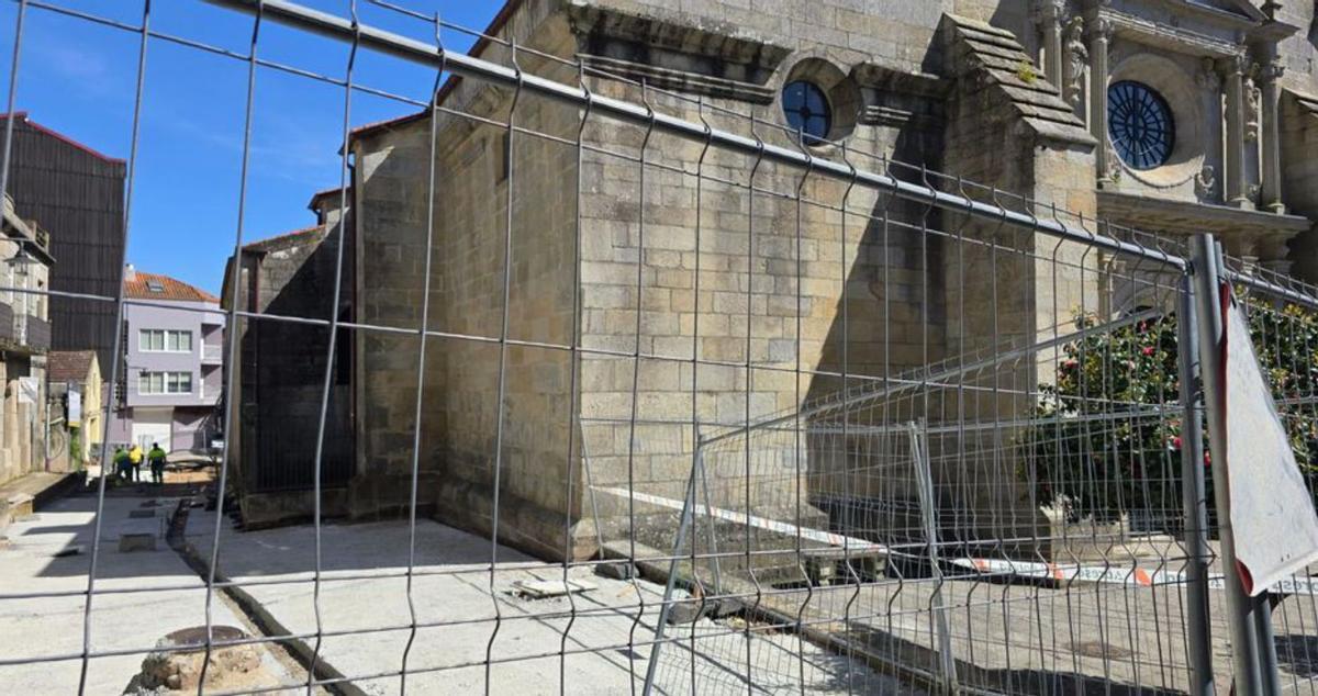 Trabajos, ayer, en rúa da Estrela hacia San José. | Gonzalo Núñez