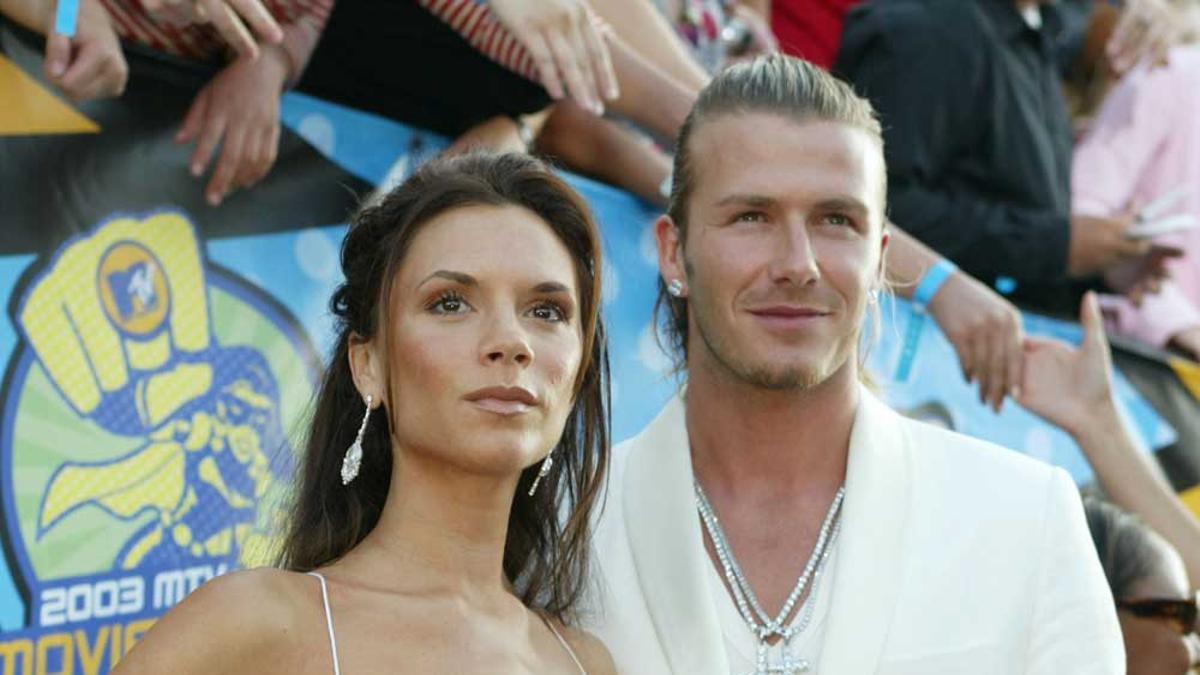 Victoria Beckham y David Beckham en 2003.