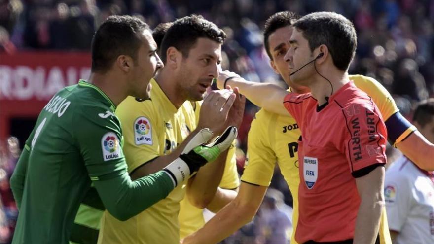 Villarreal y Sevilla homenajean al fútbol en el Sánchez Pizjuán