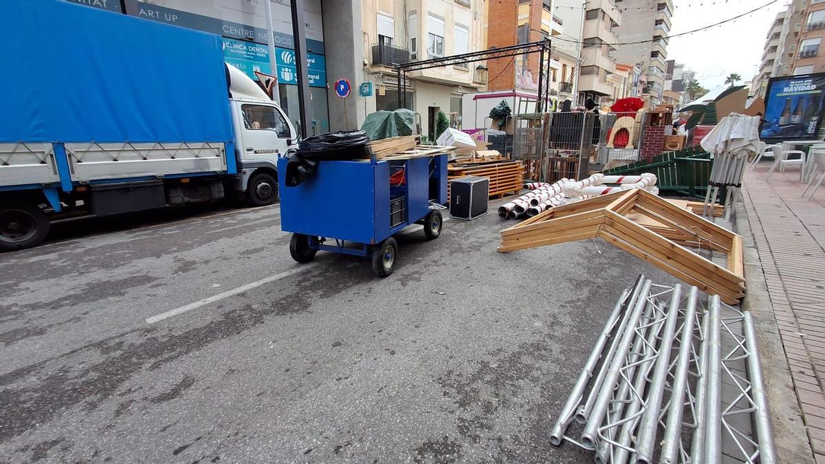 Las empresa adjudicataria ultima la instalación de los diferentes espacios de la Fira de Nadal de Vila-real.