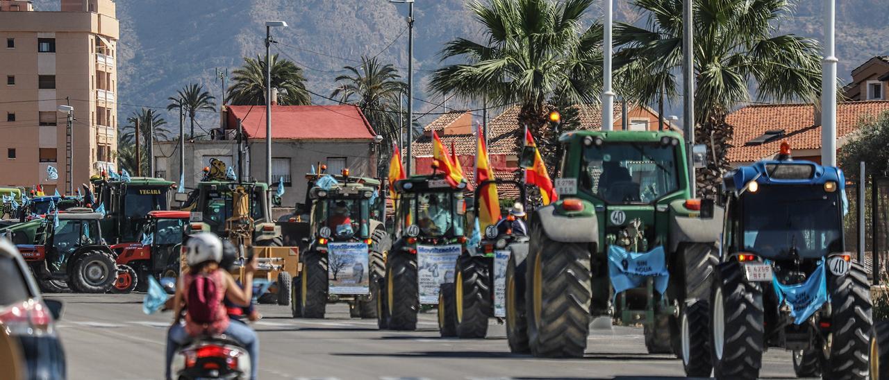 Los agricultores mantienen la tractorada del 10 de mayo en Alicante porque no se fían del Gobierno