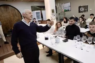 La Escuela de Hostelería saborea los vinos de Jerez (en imágenes)