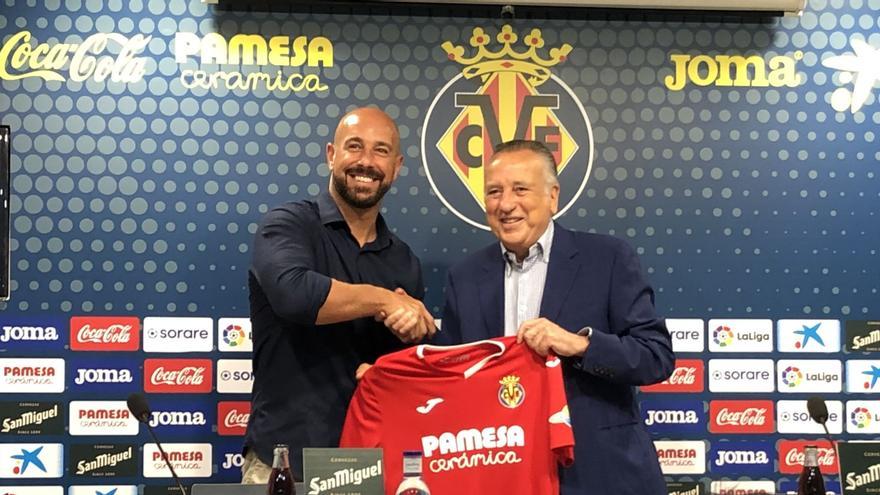 Reina: &quot;Es un orgullo poder retirarme en el Villarreal&quot;