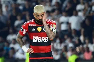 El Flamengo multa y le quita el 10 a Gabigol por una foto con una camiseta del Corinthians