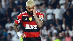 Flamengo multa y le quita el 10 a Gabigol por una foto con una camiseta del Corinthians