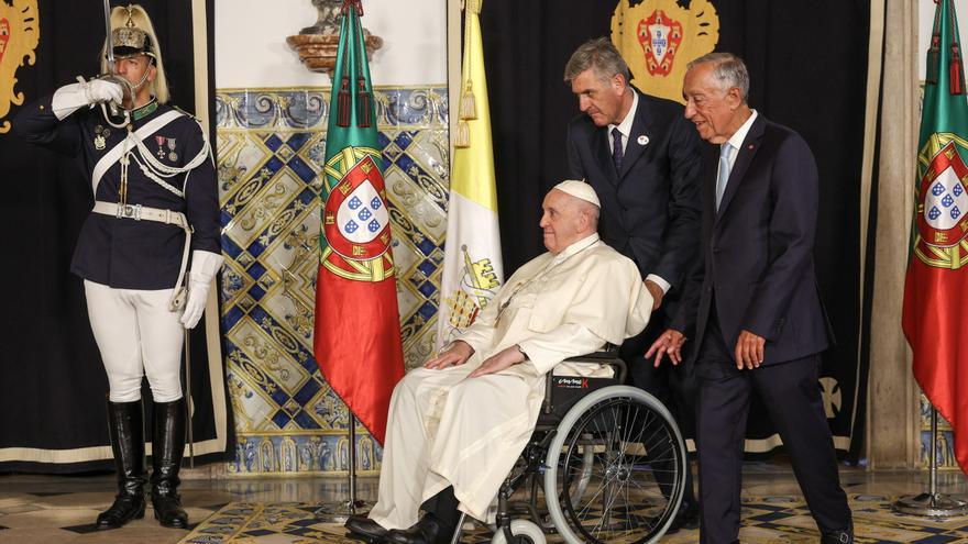 El Papa llega con un mensaje ecologista a su encuentro multitudinario con jóvenes en Lisboa