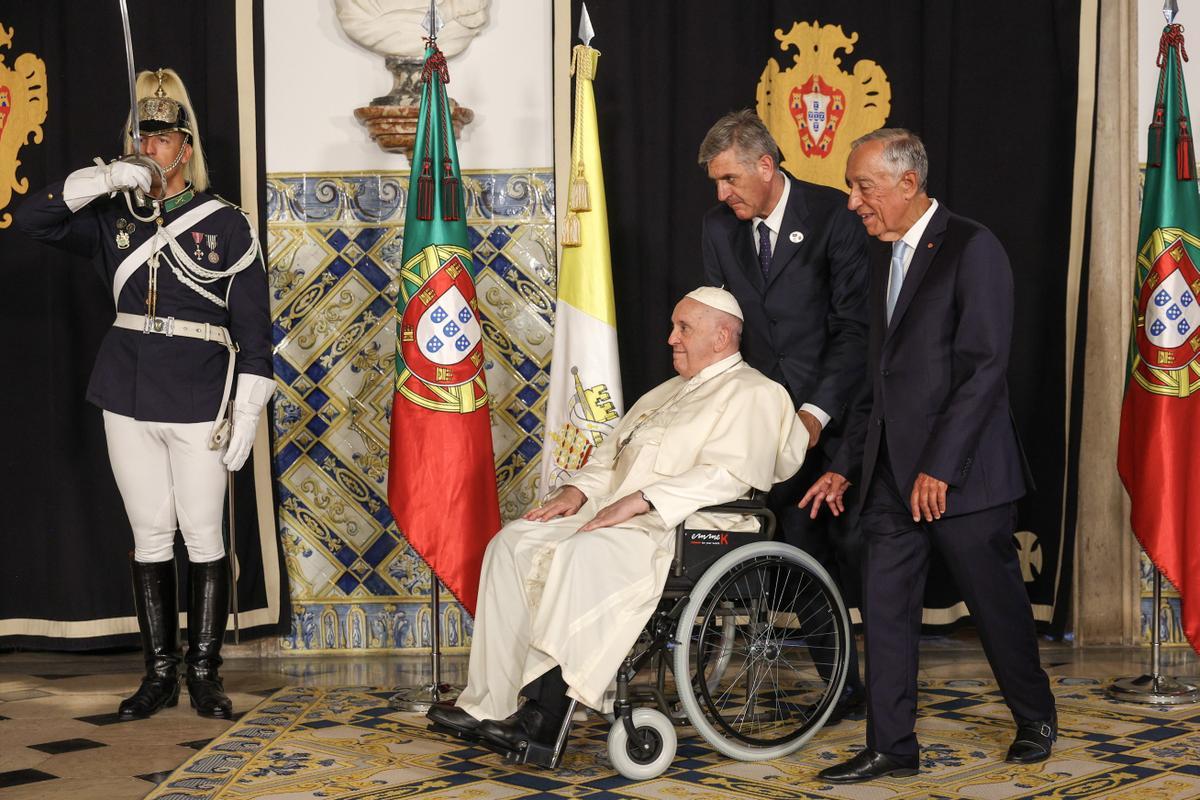 El Papa llega con un mensaje ecologista a su encuentro multitudinario con jóvenes en Lisboa