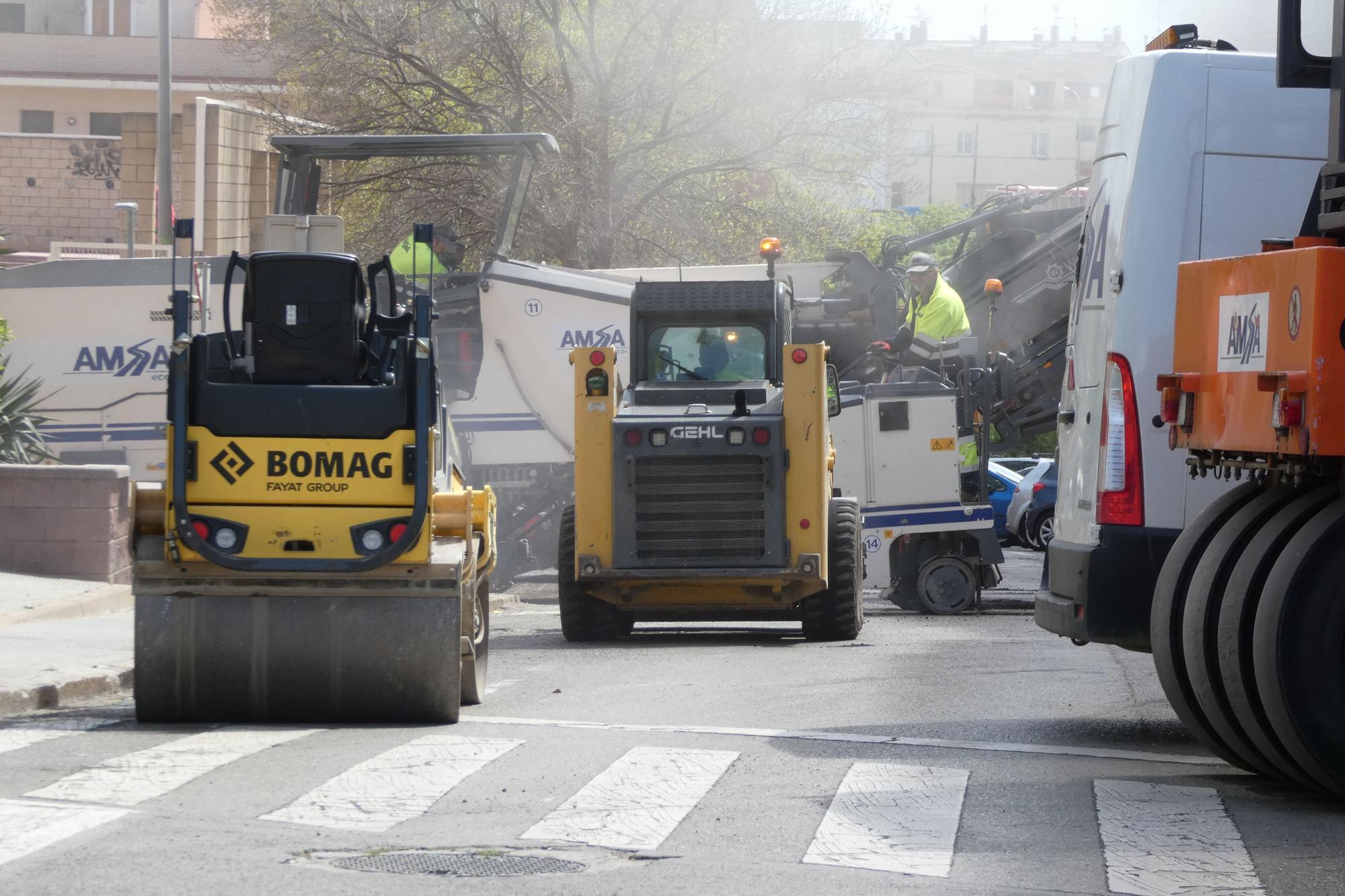 Comencen les tasques d'asfaltatge del carrer Cresques Elies de Figueres