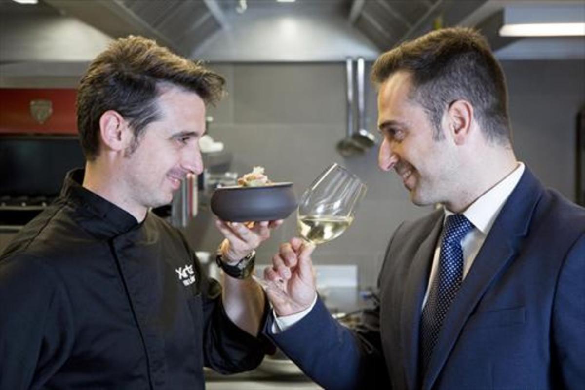 El cocinero Fran López y su hermano Joaquim, en Xerta Restaurant.