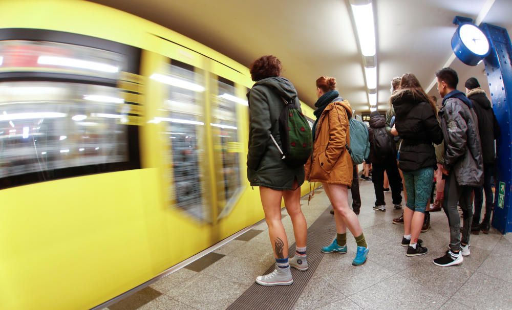 Escenes del dia sense pantalons al metro 2018.