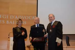 El magistrado del Tribunal Supremo Vicente Magro, al recibir un premio en Palma: “El negacionismo de la violencia de género es preocupante”