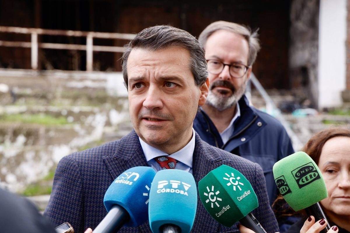 El delegado del Gobierno y el alcalde de Córdoba informan sobre el uso futuro del antiguo local de UGT de la calle Marbella El delegado del Gobierno, Adolfo Molina, y el acalde de Córdoba, José María Bellido, informa sobre el uso futuro del antiguo local de UGT de la calle Marbella