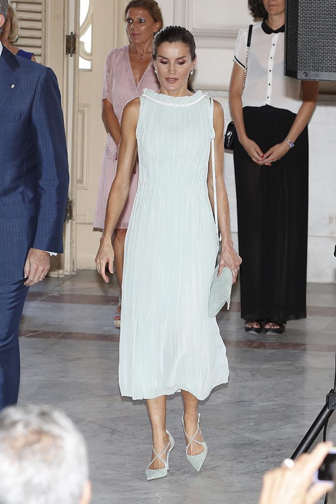 La reina Letizia con vestido menta de Nina Ricci