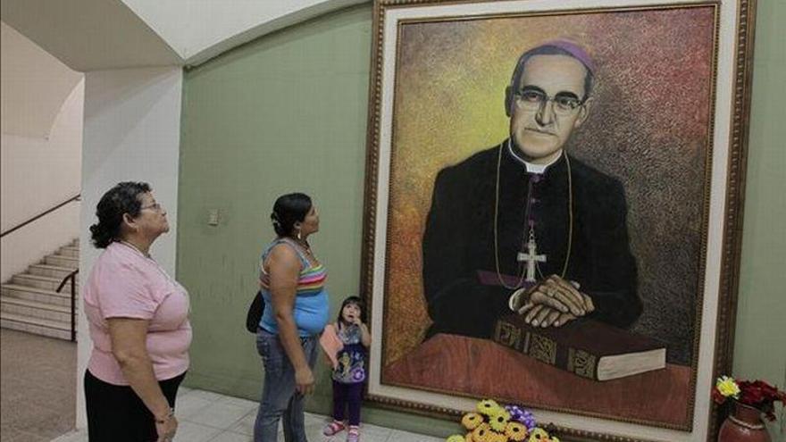Un Juez ordena la captura del asesino del ahora santo Óscar Arnulfo Romero