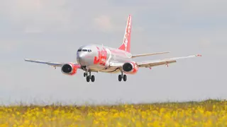 Expulsan a un pasajero que volaba de Belfast a Ibiza por "agredir verbalmente" al personal