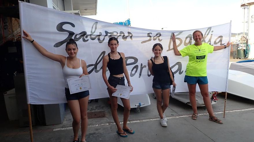 Medio marino en Ibiza: la mitad de las barcas de la bahía de Sant Antoni están mal fondeadas