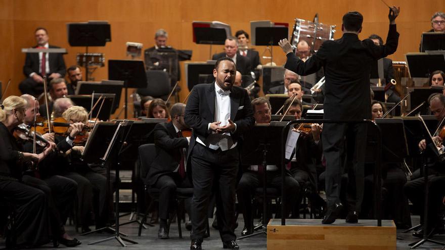 Un momento del recital en el Teatro Cervantes.