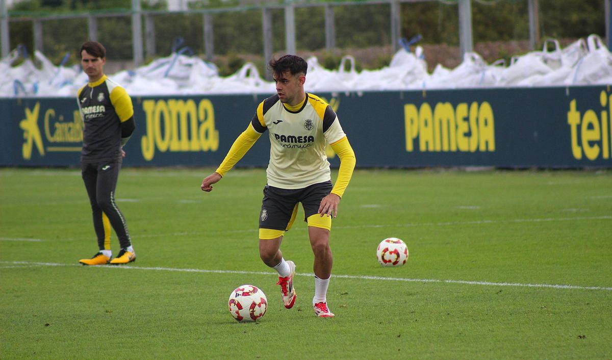 Victor Valverde volverá a la posición de delantero tras la baja de Etta Eyong.