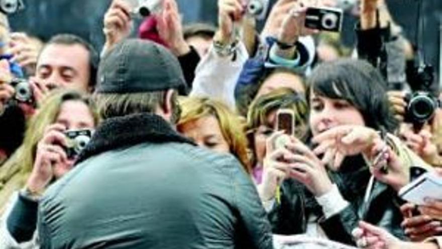 Brad pitt causa eldeliro entre sus fans