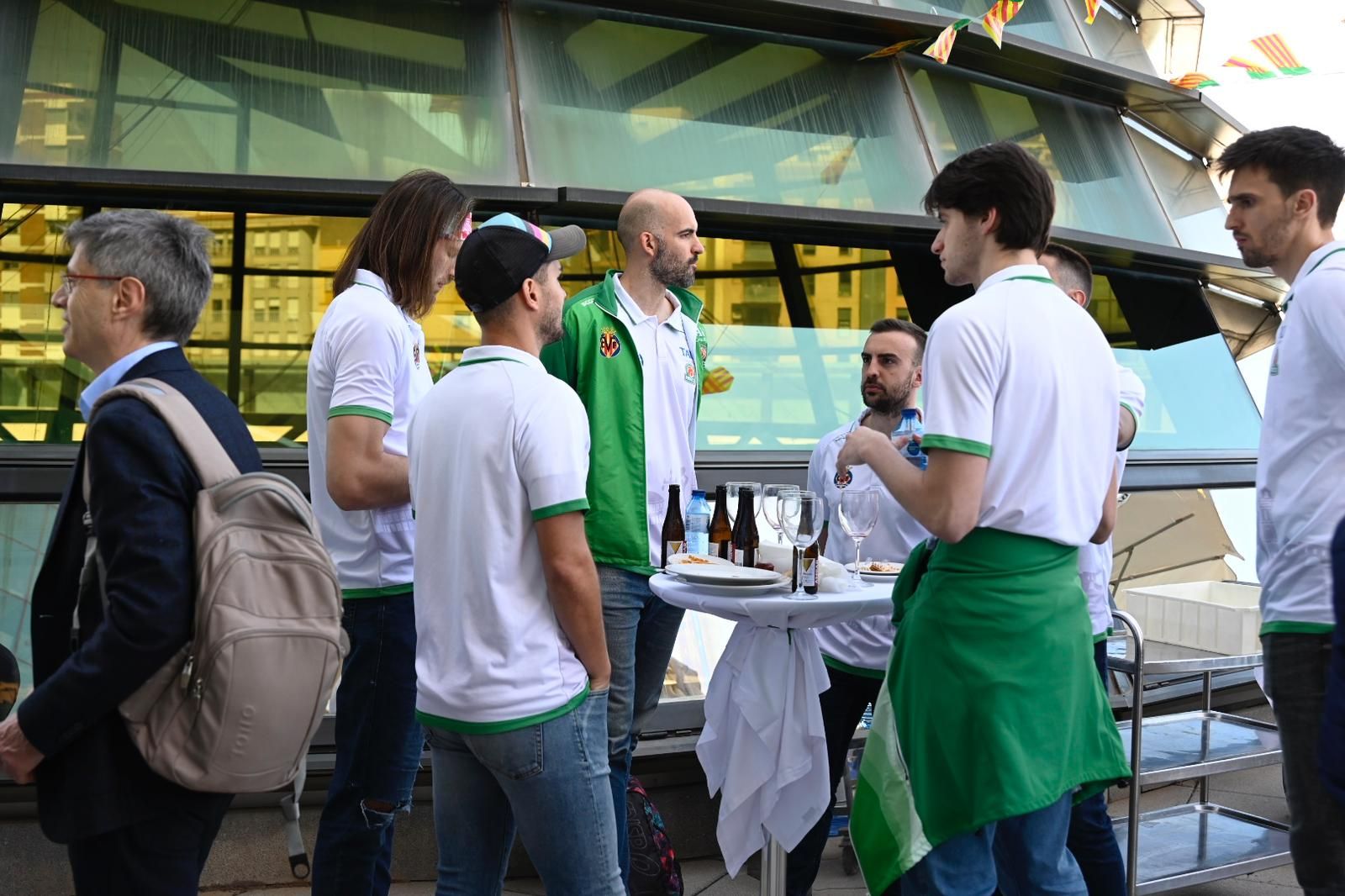 Fotos: La Bodeguilla de 'Mediterráneo' es el principal punto de encuentro durante las fiestas de la Magdalena