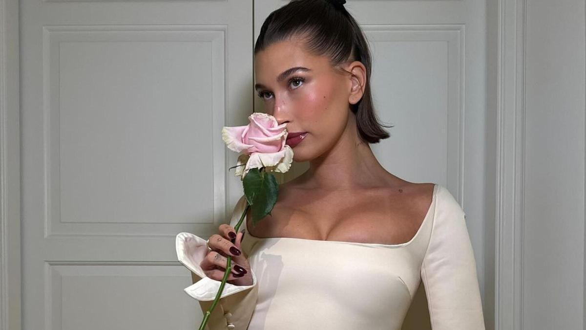 La manicura de uñas fosforescentes de Hailey Bieber es la tendencia máxima para esta primavera