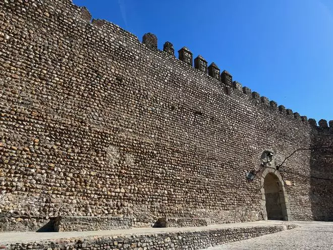 Fotogalería | La muralla circular de Extremadura que es única en España y está hecha de piedras de río