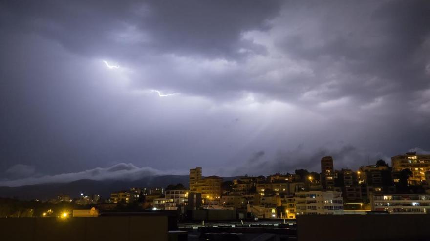 Espectacular tormenta eléctrica en Palma