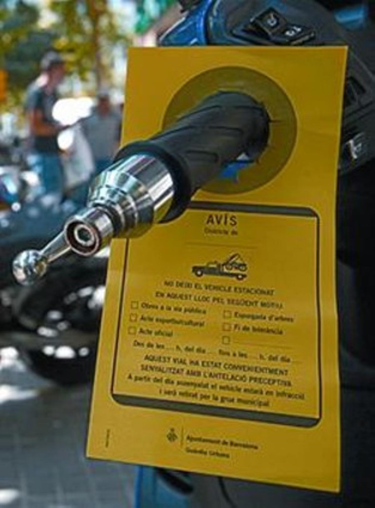 Aviso de la norma en un manillar. Aviso de la norma en un manillar.