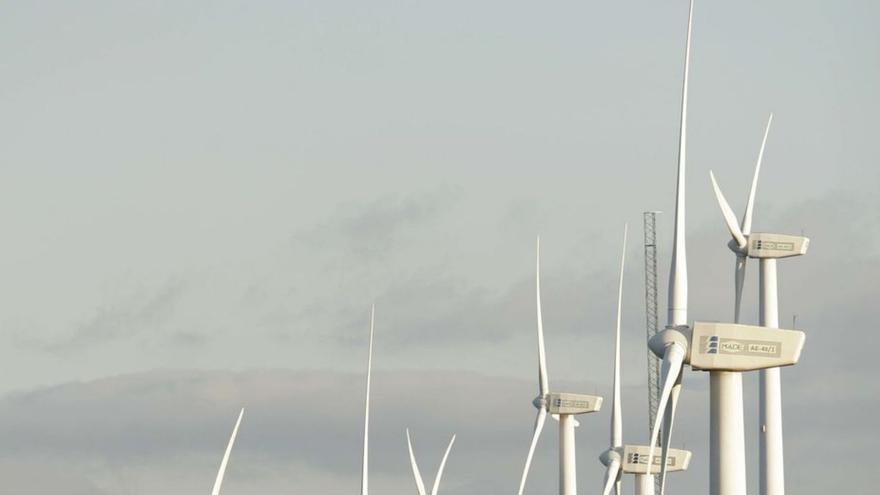 Aerogeneradores en un parque eólico de As Pontes. |   // A CORUÑA