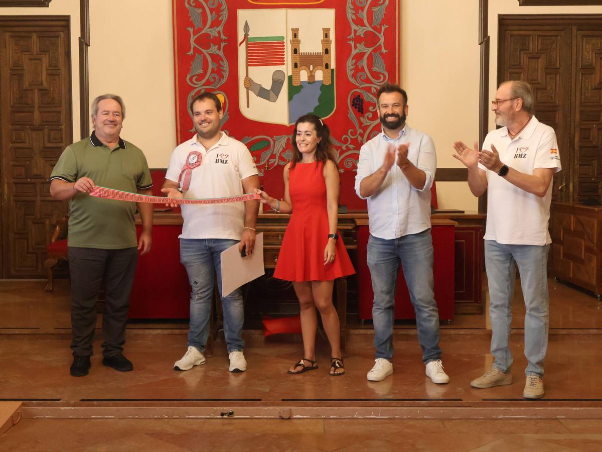 El Ayuntamiento de Zamora recibe a la Banda de Música.