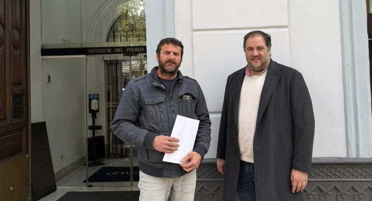 El alcalde de Ardales, Juan Alberto Naranjo, ante el Defensor del Pueblo.