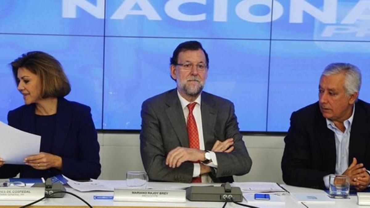 María Dolores de Cospedal, Mariano Rajoy y Javier Arenas, este lunes, en el comité ejecutivo nacional del PP.