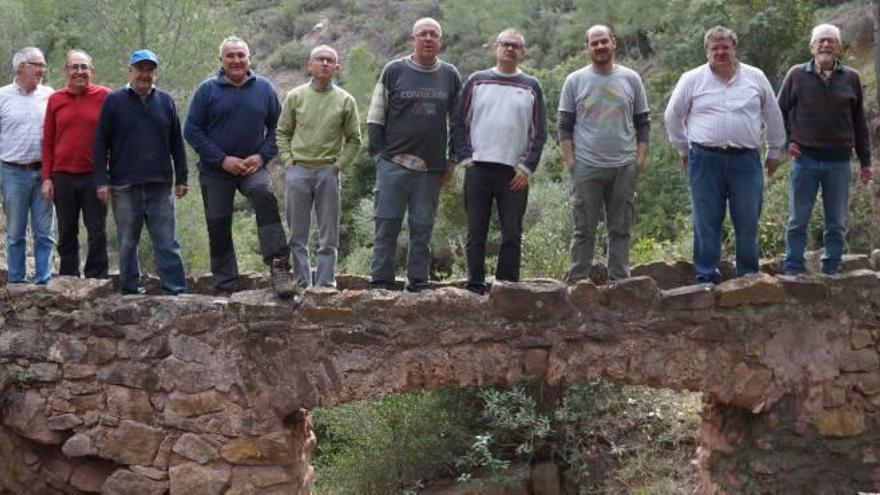 Algunos de los voluntarios que han participado en su puesta en valor.