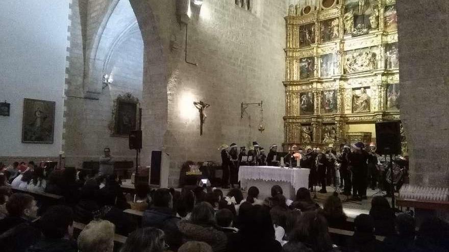 Los colegios abren las fiestas con el certamen de villancicos