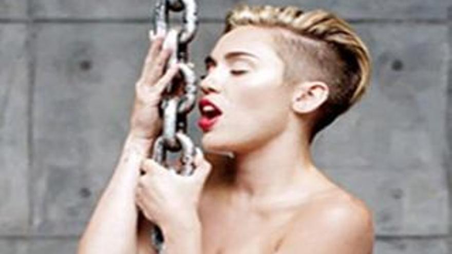 Miley Cyrus, en una escena de su polémico videoclip.