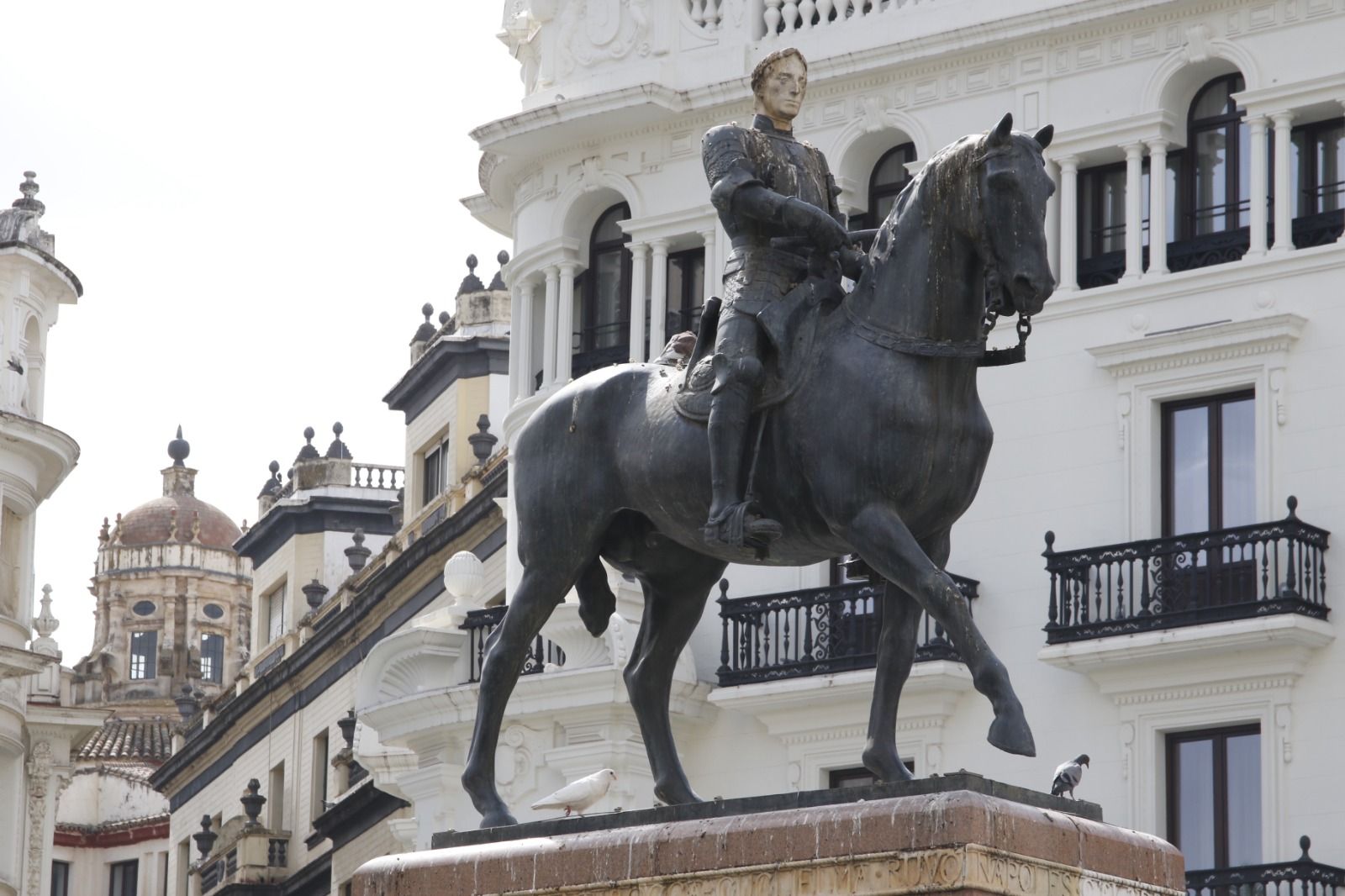 Paseo gráfico por las estatuas de Córdoba