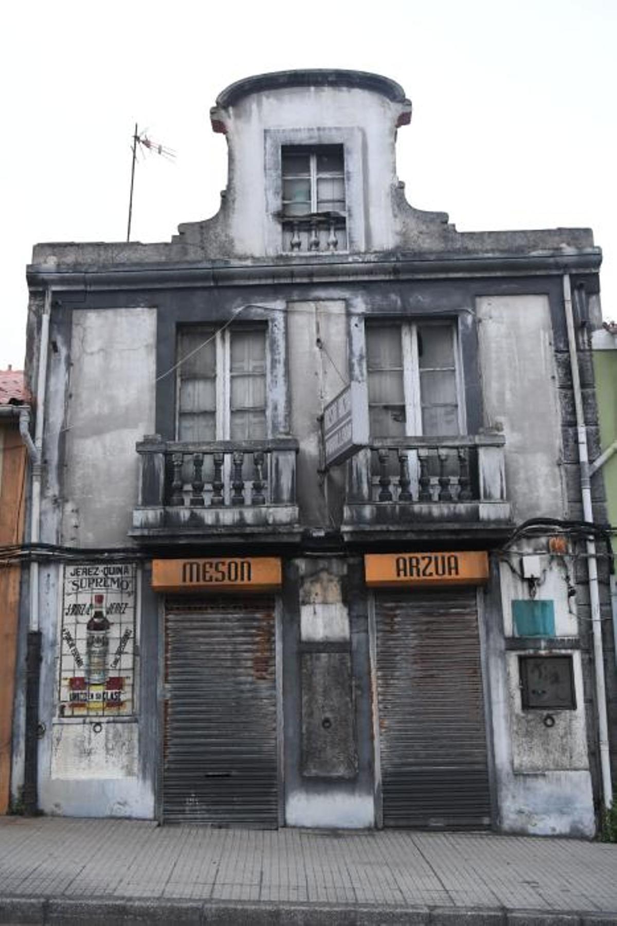 El azulejo, una rareza en la ciudad de cristal