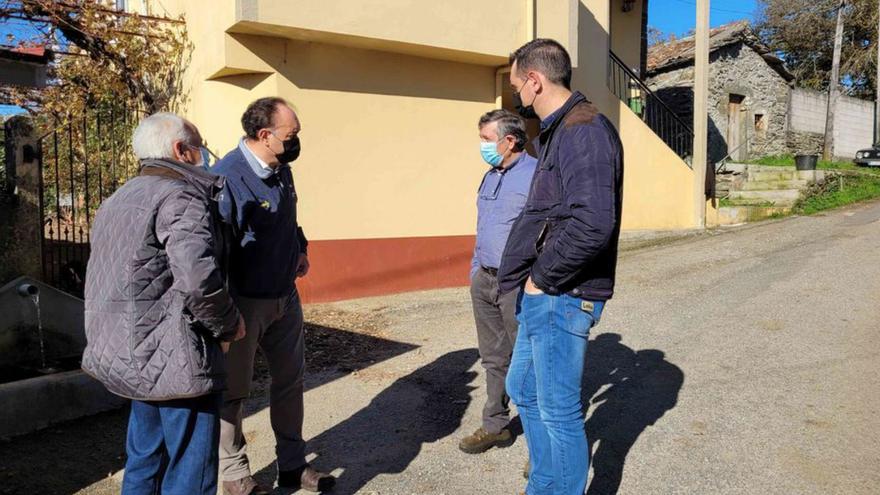 José Crespo y José Cuñarro, con dos vecinos en Torguedo.