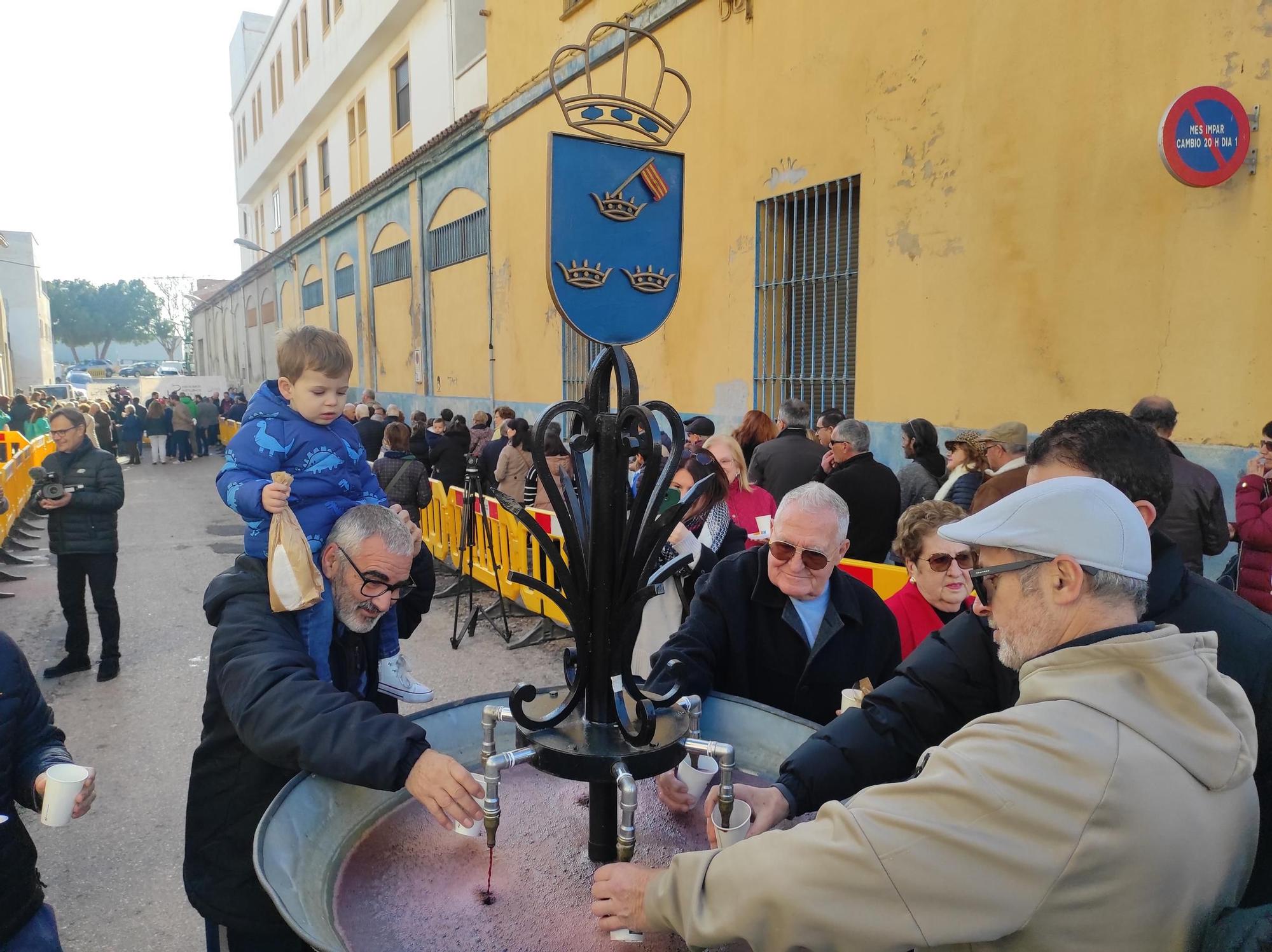 Burriana celebra Sant Blai con una multitudinaria Font del Vi