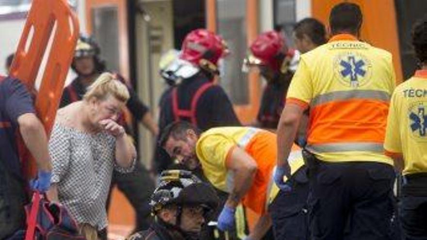 Serveis d&#039;emergència atenen els ferits a l&#039;estació de França