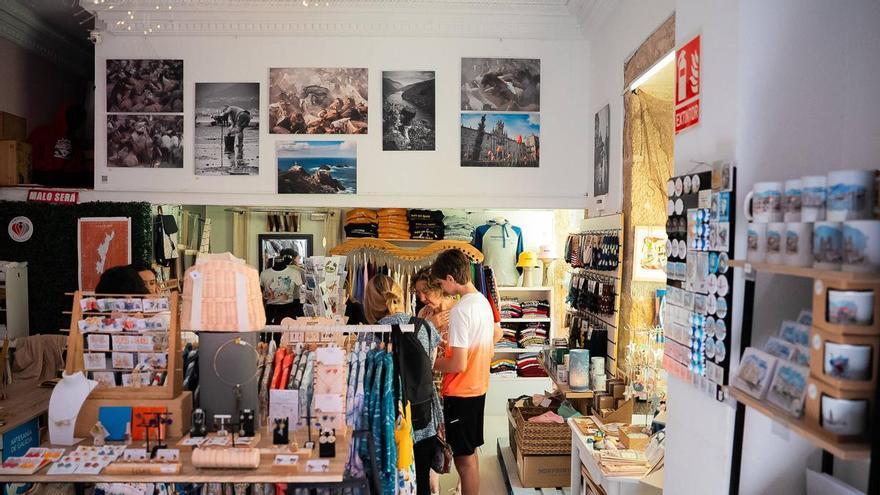 El souvenir que conquista a los turistas en Pontevedra es el producto tradicional, con la decoración y lo gastronómico como protagonistas