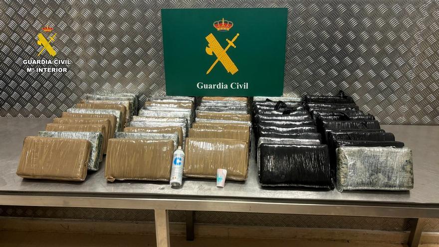 Tres detenidos en el aeropuerto de Madrid que venían con 200 kilos de cocaína en las maletas