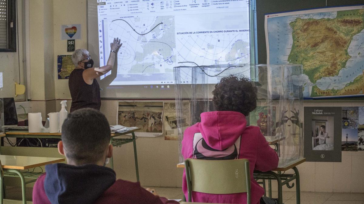 Clase en un instituto de la provincia