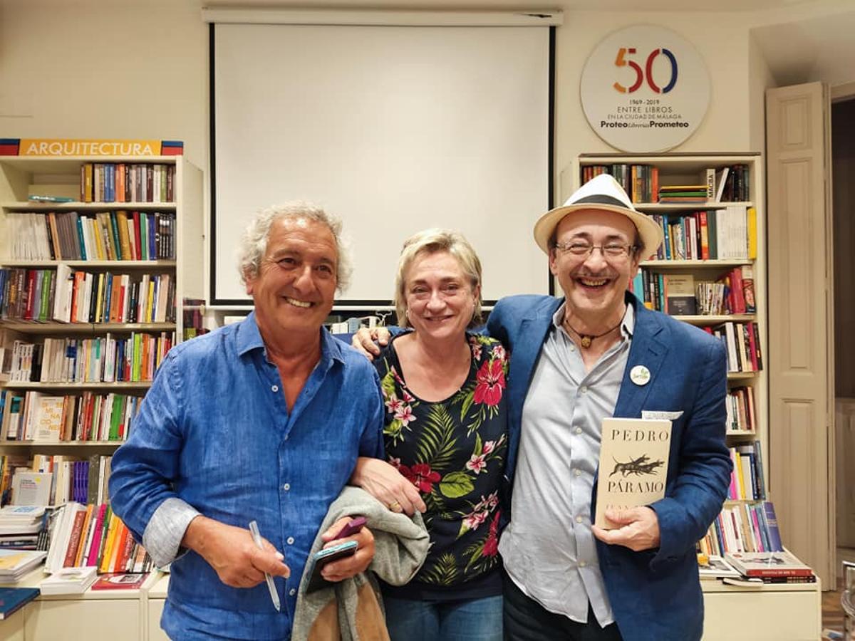 El escritor José Antonio Garriga Vega, la actriz Leonor Regife y Héctor Márquez.