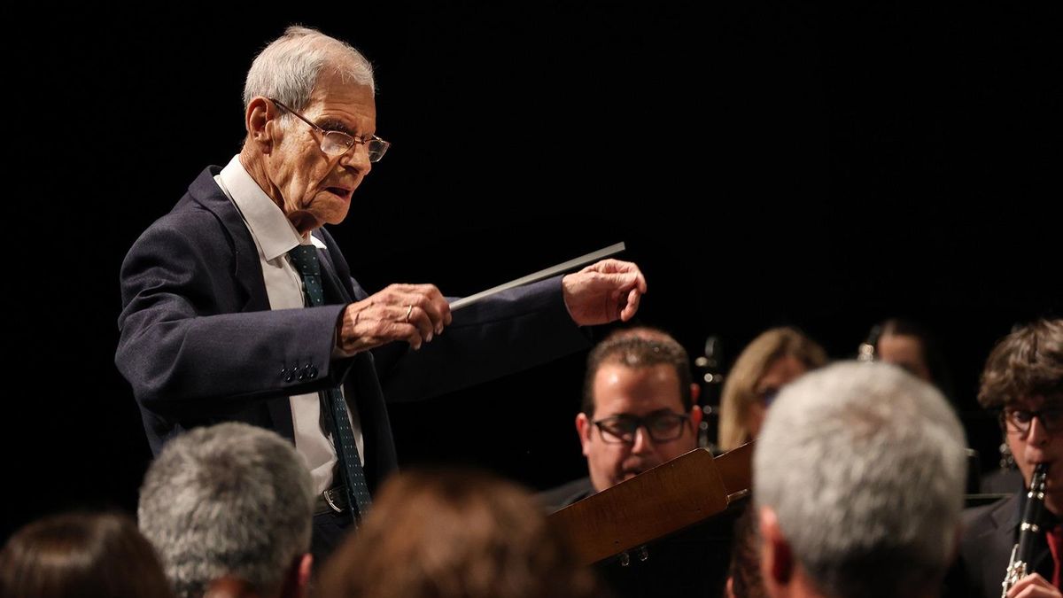 Antonio Guardiola, el músico más longevo de la Filarmónica Alteanense recibe un homenaje por sus 100 años de edad