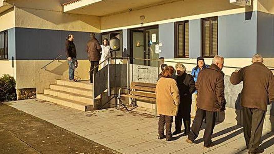 Centro de Salud de Camarzana en la concentración de diciembre.