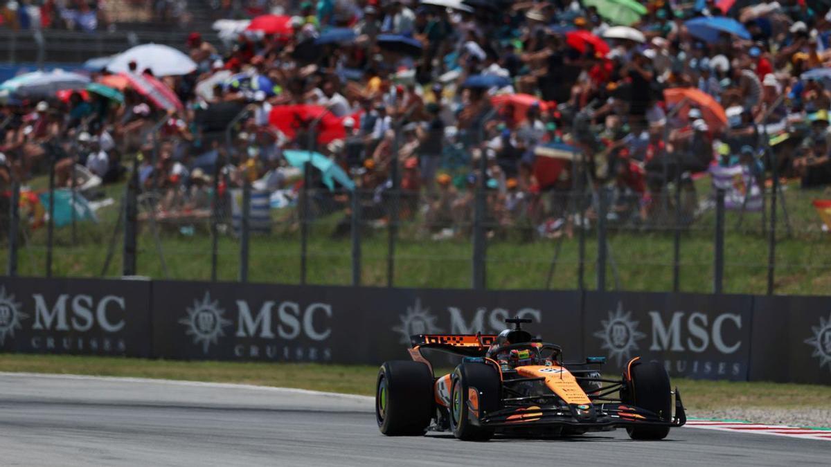 Oscar Piastri, ahir a Montmeló amb el seu McLaren. | FLORENT GOODEN / AFP Oscar Piastri, ahir a Montmeló amb el seu McLaren. | FLORENT GOODEN / AFP