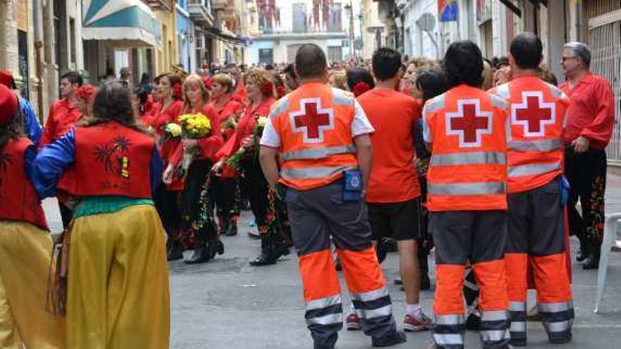 Voluntarios de Cruz Roja cubriendo las fiestas de Elda.