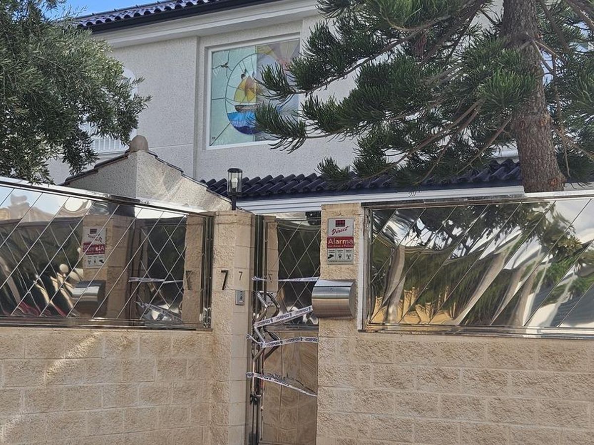 Vivienda de El Campello donde vivía la pareja que se ha entregado.